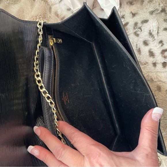 #20 LOUIS VUITTON EPI LEATHER CLUTCH/CROSSBODY BAG - Picture 11 of 15